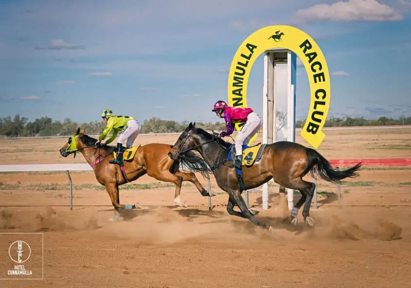 Holiday in the outback at Hotel Cunnamulla - Melbourne Cup Day